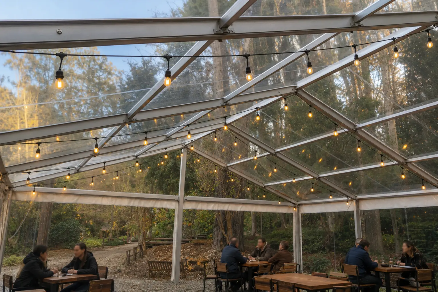 Estructura rígida para eventos con cubierta transparente e iluminación