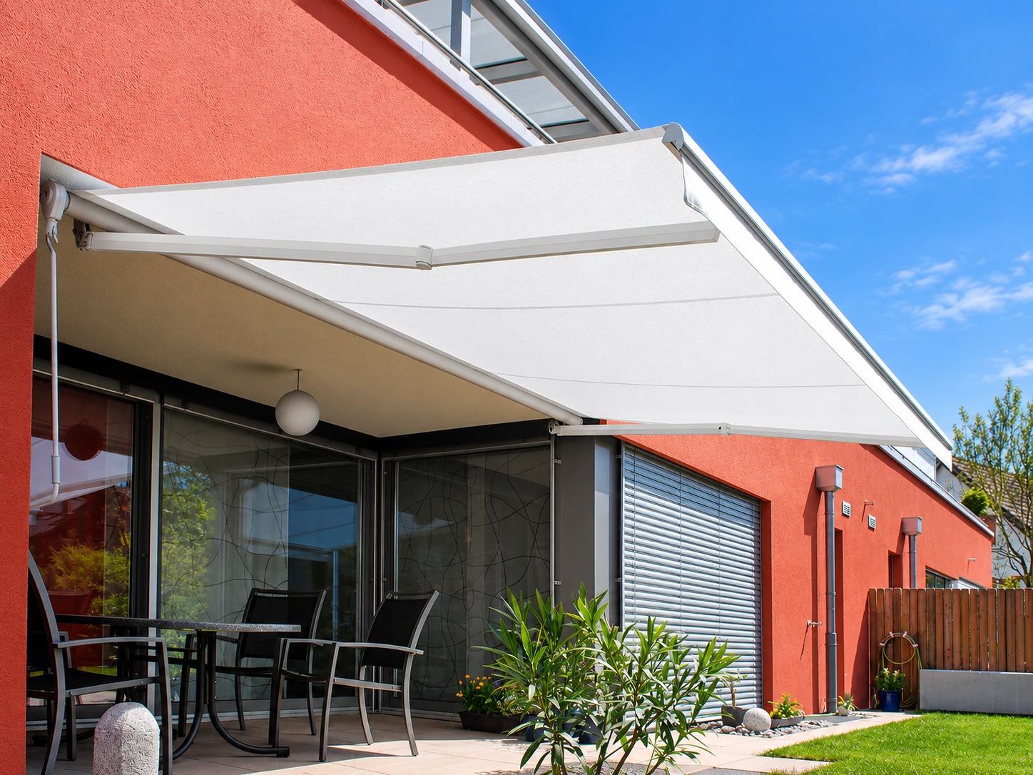 Toldo brazo invisible instalado por Multilonas